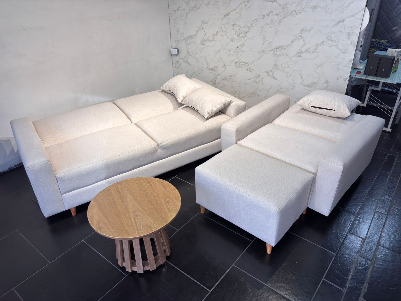 SOFACAMA MODERNO + SILLA CON PUFF RECLINABLE