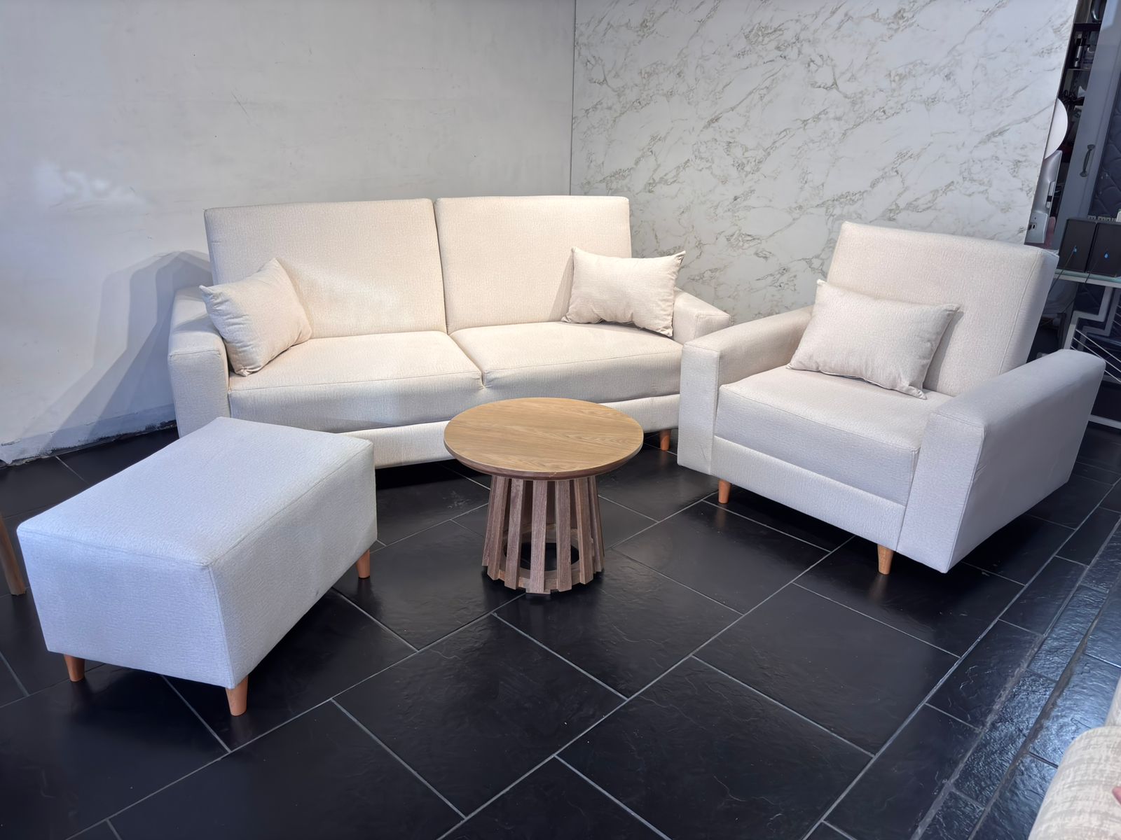 SOFACAMA MODERNO + SILLA CON PUFF RECLINABLE