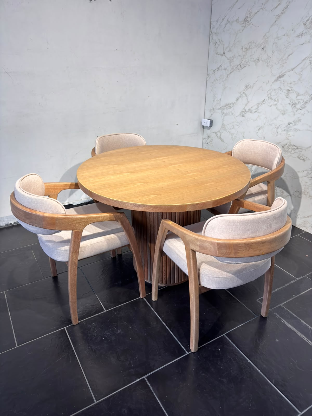 COMEDOR AURA EN ROBLE 4 PUESTOS